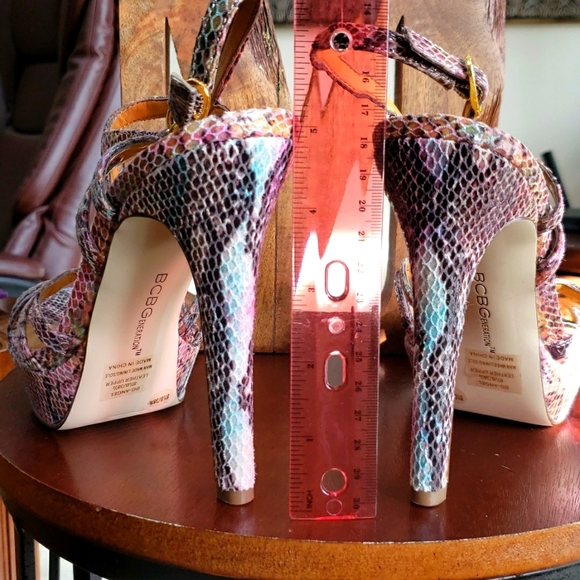 BCBG heels, multicolored  size 8.5M - Picture 7 of 15